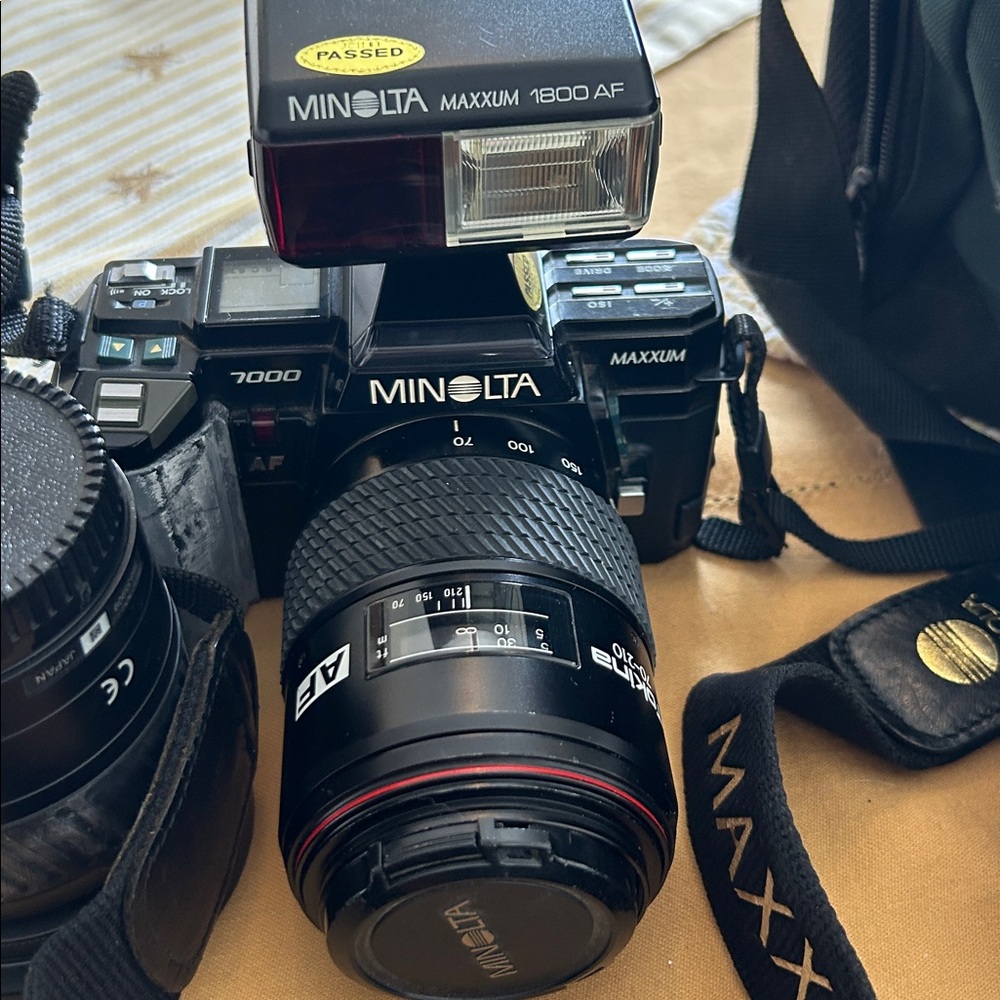 Vintage 1986 Minolta Maxxum 7000 Black Camera with ALL ACCESSORIES!